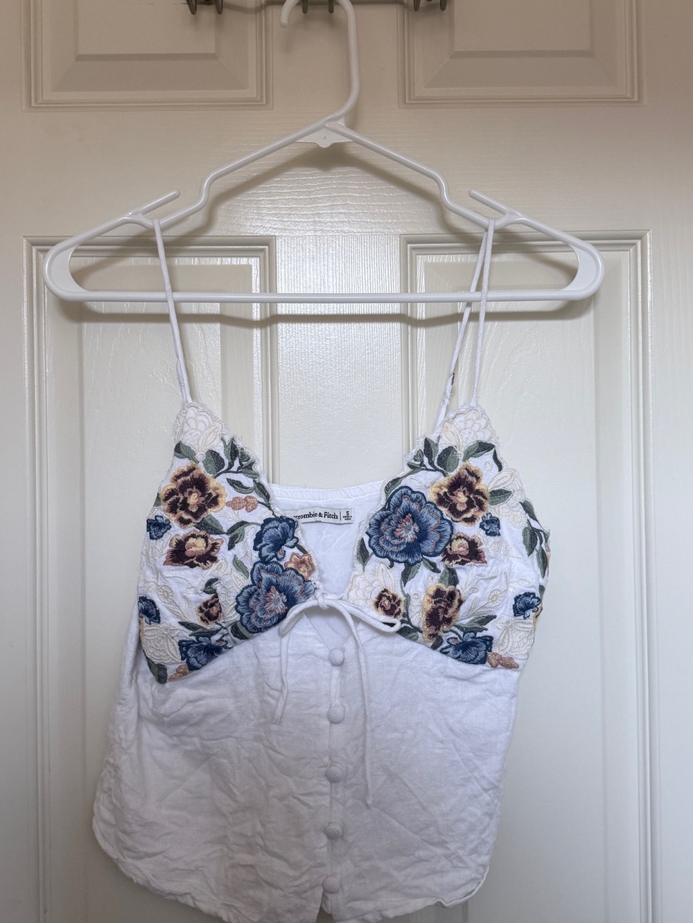 The A&F Bella Bra-Free
Linen-Blend Cami